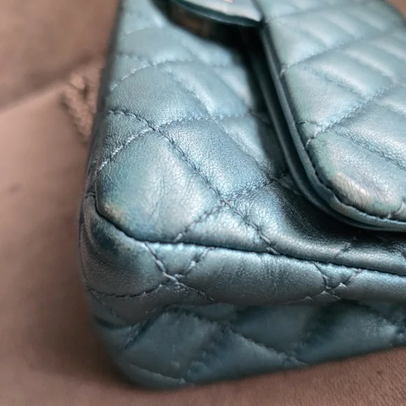 Chanel Metallic Reissue 2.55 - Picture 9 of 11